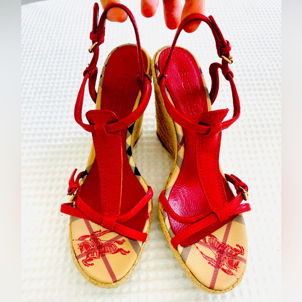 New authentic Burberry sandals. Size 8. Leather. Made in Italy. Adjustable width